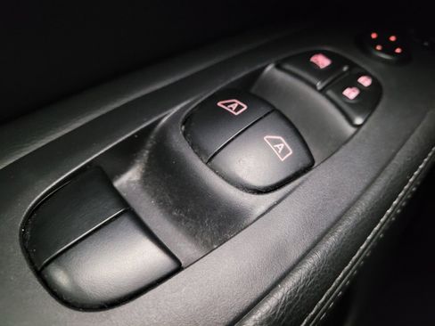 Used 2018 Nissan Pathfinder SL image 27