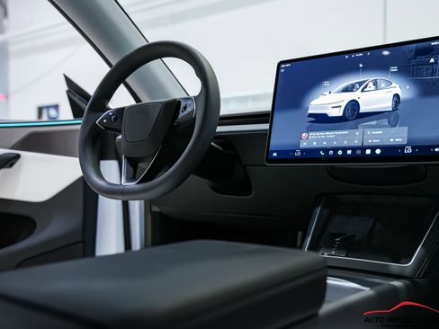 Used 2026 Tesla Model Y Long Range RWD image 59