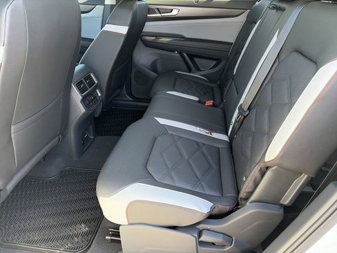 New 2026 Volkswagen Atlas Peak Edition AWD/4WD image 19