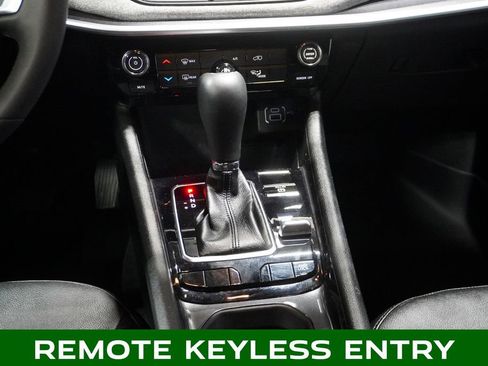 Used 2023 Jeep Compass Latitude image 11