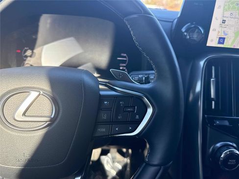 Used 2023 Lexus LX 600 4WD w/ Luxury Package image 18