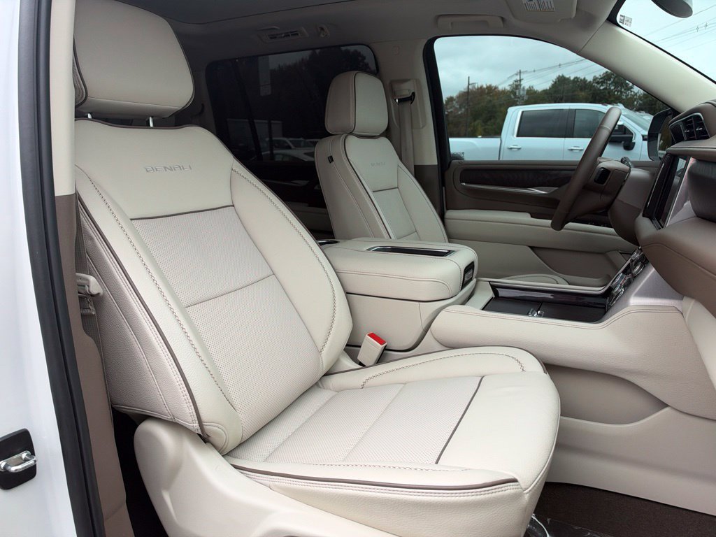 Used 2024 GMC Yukon XL Denali AWD/4WD image 12