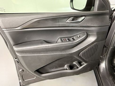 New 2025 Jeep Grand Cherokee L Laredo image 17