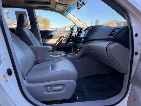 Used 2013 Toyota Highlander Limited image 9