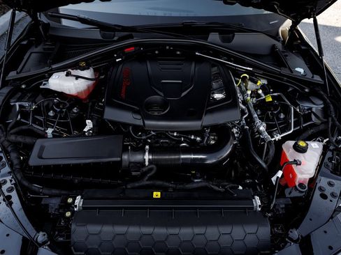 New 2025 Alfa Romeo Giulia AWD w/ Driving Assist Package image 40