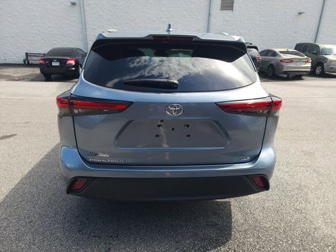 Used 2023 Toyota Highlander XLE FWD image 5