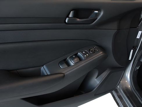 Used 2024 Nissan Altima 2.5 S image 23