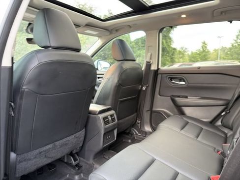 Used 2023 Nissan Rogue SV w/ SV Premium Package FWD image 12