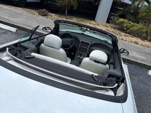 Used 2004 Ford Mustang Convertible RWD image 9