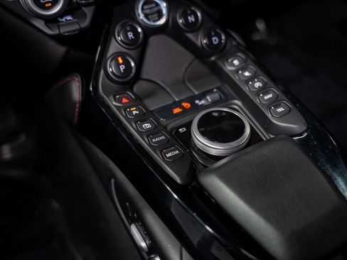 Used 2020 Aston Martin V8 Vantage Coupe image 46