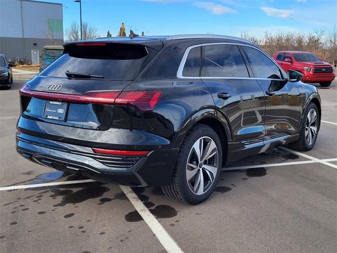 Used 2024 Audi Q8 e-tron Premium Plus image 5