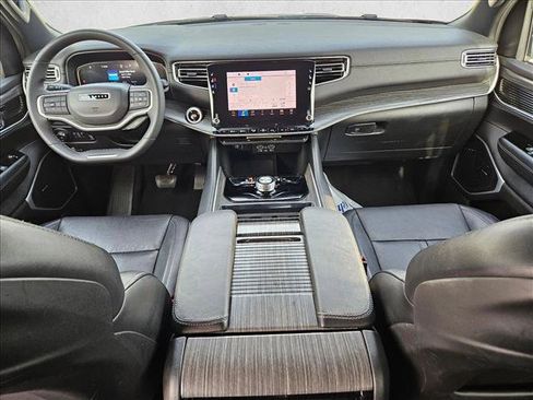 Used 2024 Jeep Wagoneer L Series II w/ Flexible Seating Group RWD image 17