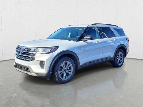 New 2026 Ford Explorer Active w/ Active Comfort Package image 4
