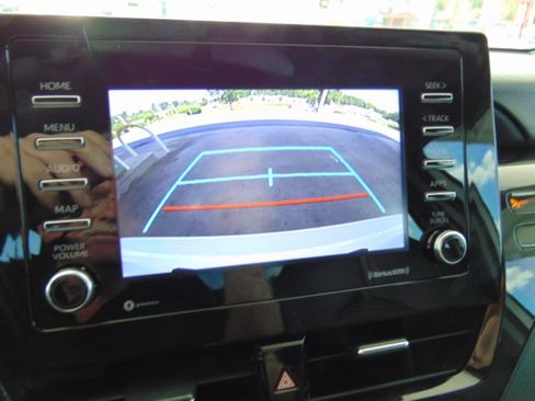 Used 2022 Toyota Camry SE FWD image 9