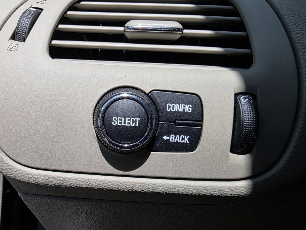 Used 2014 Chevrolet Volt w/ Enhanced Safety Package 1 FWD image 29