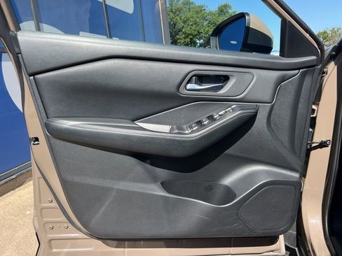 Used 2025 Nissan Rogue SV FWD image 20