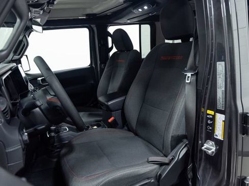 Used 2025 Jeep Wrangler Unlimited Rubicon AWD/4WD image 22