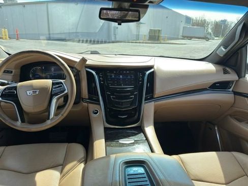 Used 2018 Cadillac Escalade ESV Platinum image 21