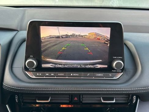 Used 2023 Nissan Rogue SV image 31