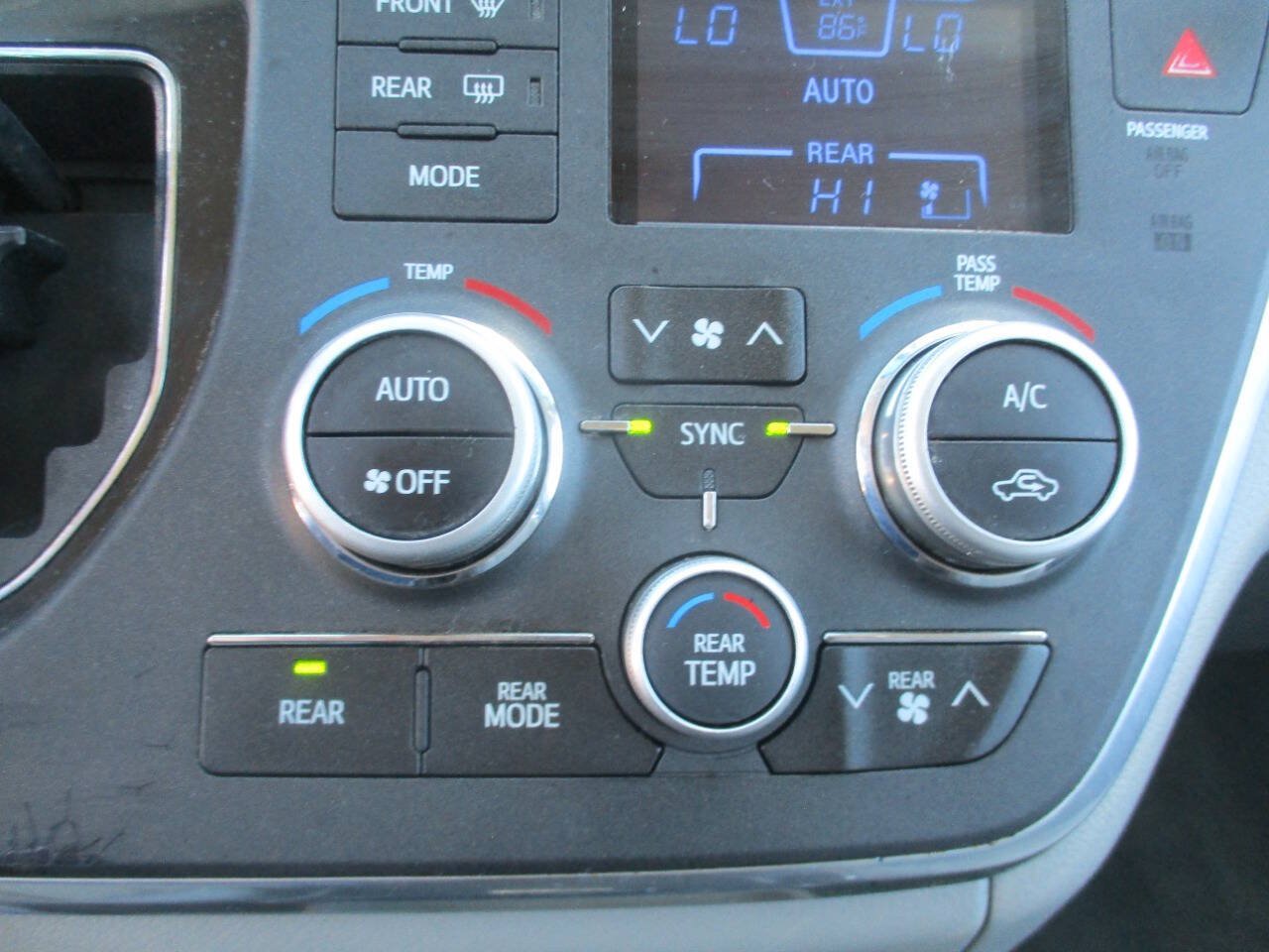 Used 2017 Toyota Sienna LE FWD image 26