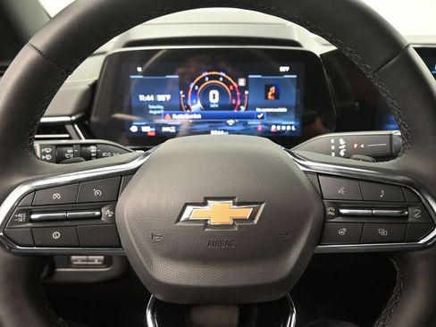 Used 2025 Chevrolet Suburban Premier image 9