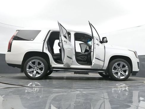 Used 2017 Cadillac Escalade Luxury AWD/4WD image 55