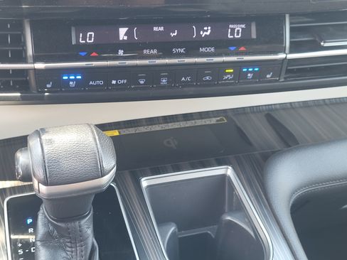 Certified 2021 Toyota Sienna Limited FWD image 20