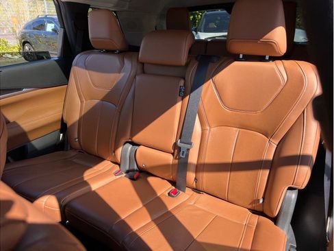 Used 2023 INFINITI QX60 Sensory w/ Vision Package AWD/4WD image 9