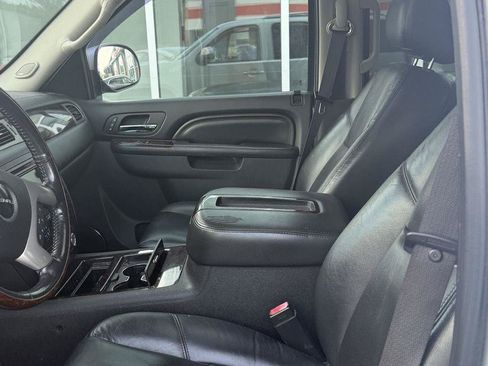 Used 2011 GMC Yukon Denali AWD/4WD image 12
