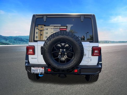 Certified 2024 Jeep Wrangler Unlimited AWD/4WD image 9