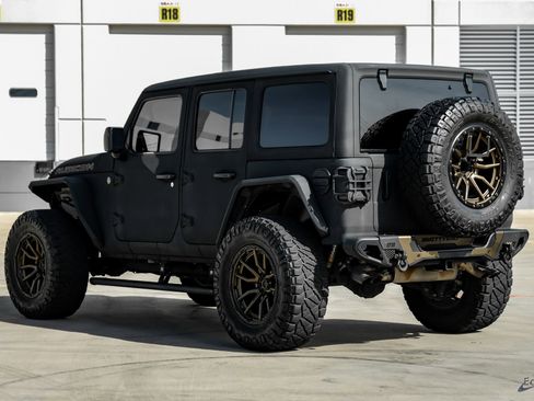 Used 2021 Jeep Wrangler Unlimited Rubicon image 12