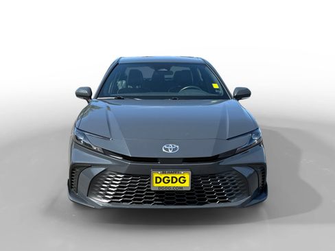 Used 2025 Toyota Camry SE image 8