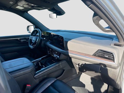 Used 2025 Chevrolet Tahoe LT AWD/4WD image 14