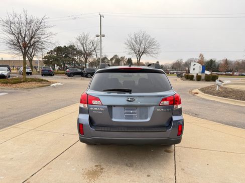 Used 2014 Subaru Outback 2.5i Limited w/ Moonroof Package image 6