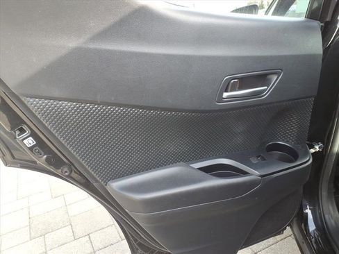 Used 2021 Toyota C-HR XLE image 21