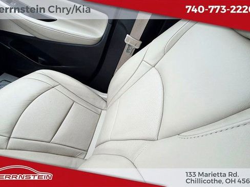 Used 2021 Buick Enclave Essence image 11