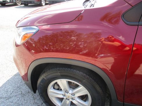 Used 2021 Chevrolet Trax LS w/ Tint and Cruise Package FWD image 13