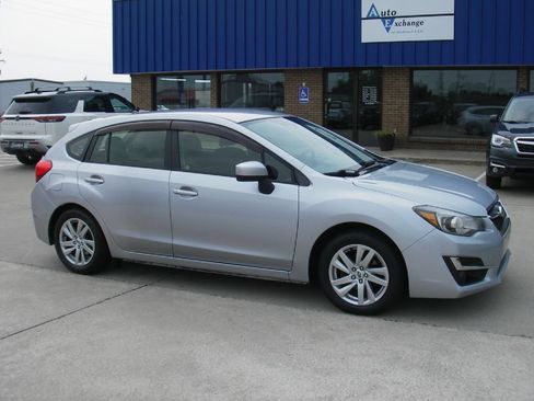 Used 2016 Subaru Impreza 2.0i Premium w/ Popular Package #1 AWD/4WD image 3