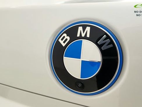 Used 2023 BMW i7 xDrive60 AWD/4WD image 32