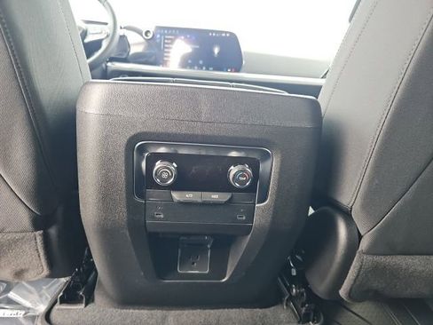 New 2026 Chevrolet Suburban LS image 27