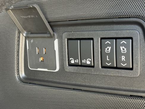 New 2026 Cadillac Escalade ESV Luxury image 10