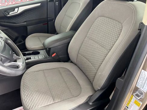 Used 2020 Ford Escape SE image 32