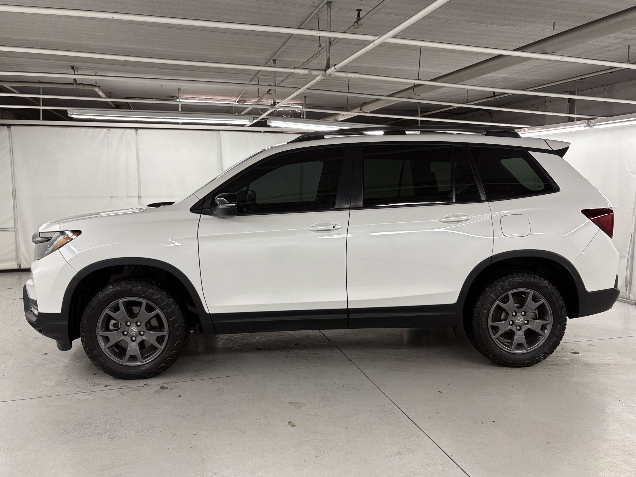 Used 2024 Honda Passport TrailSport image 2