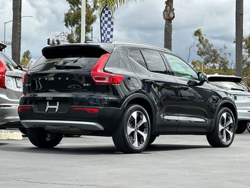 Certified 2025 Volvo XC40 B5 Plus AWD/4WD image 5