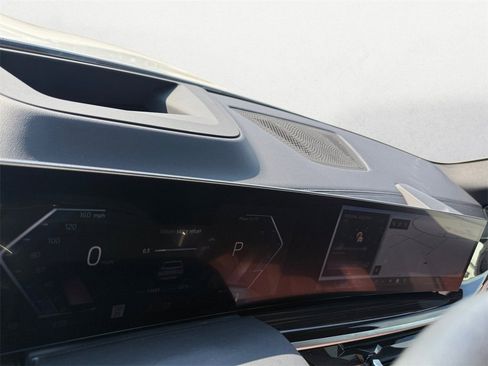 Used 2025 BMW X5 xDrive40i w/ Premium Package image 23