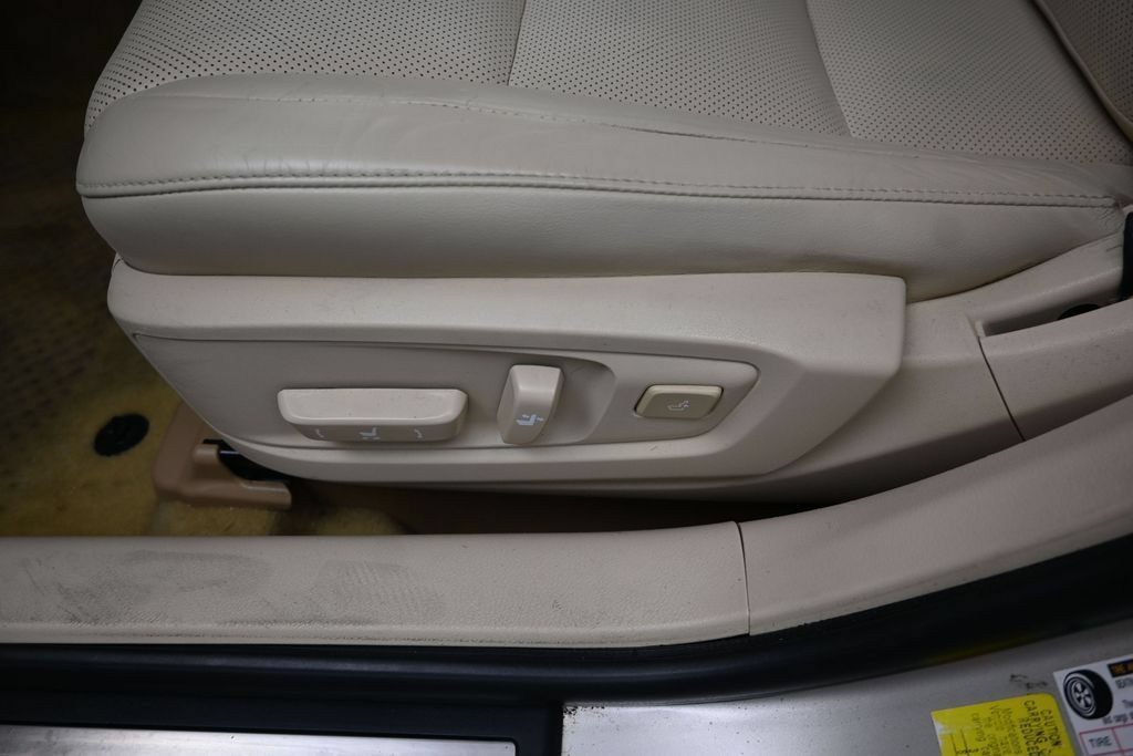 Used 2013 Lexus ES 300h w/ Luxury Pkg FWD image 14