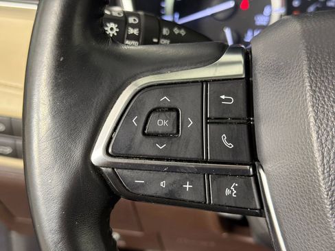 Used 2021 Toyota Highlander XLE FWD image 26