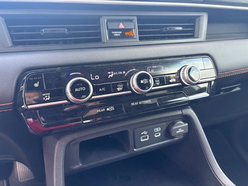 Certified 2023 Honda Pilot Sport image 18