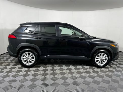 Certified 2025 Toyota Corolla Cross LE image 4