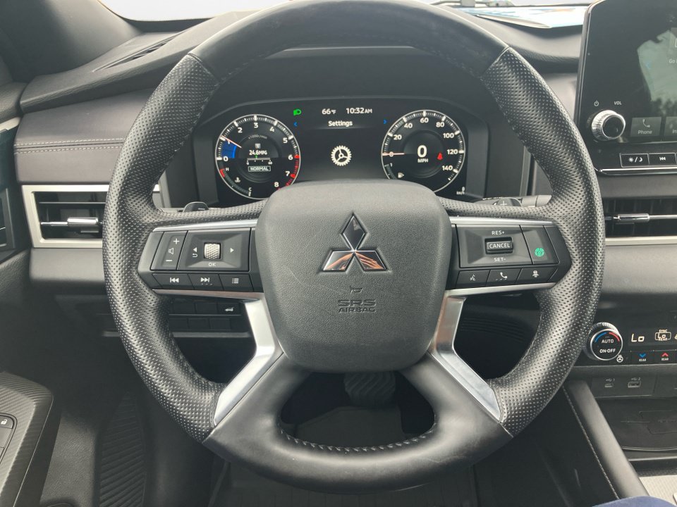 Used 2023 Mitsubishi Outlander SEL AWD/4WD image 13